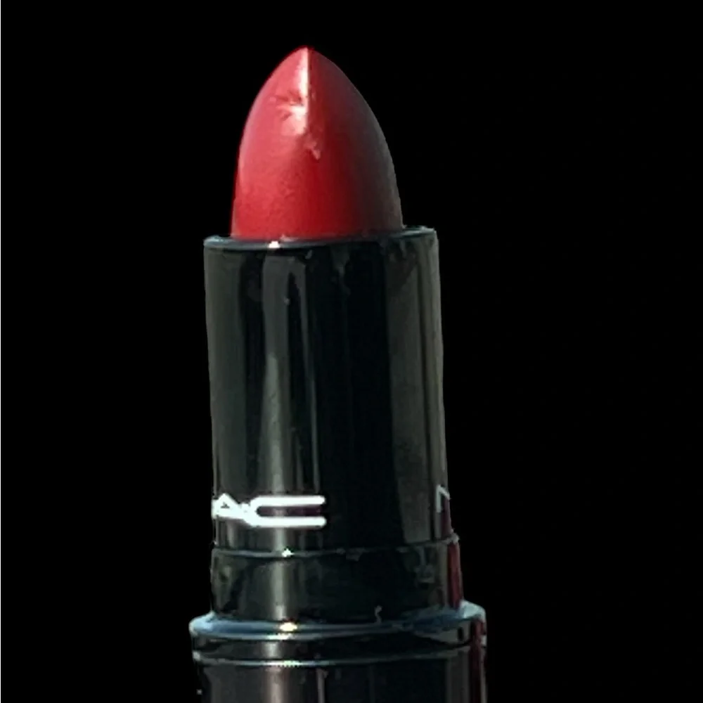 MAC Love Me Lipstick E For Effortless Satin Intense Color